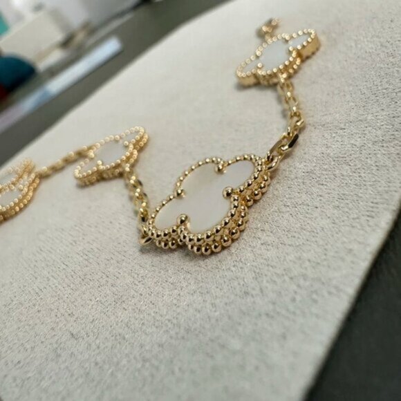 Authentic Van Cleef & Arpels 18K gold white mother-of-pearl bracelet - Picture 9 of 9